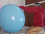 Blindfolded, he sets up his big balloon and inflates it (full video on C4S / MV / OF / Membersite)