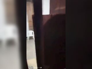 Viral- Sacerdote besando y acariciando a una joven hermosa dentro de la iglesia