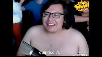 halomcee sin camisa