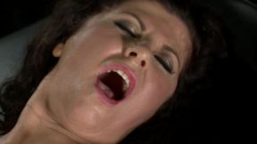 gilly sampson fucks herself so good you see her chick cum on her vibe!