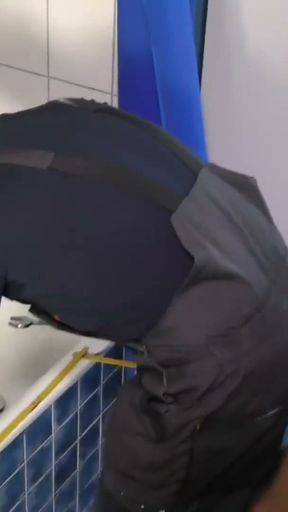 Hausmeister Dieter bumst die kleine von nebenan   Clip 1