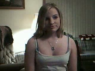 Sexy blonde webcam chick showing me her pussy on webcam