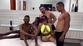 Suruba com a casada com corno assistindo