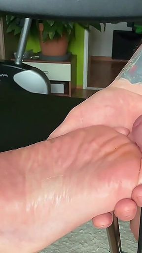 My Stepsister Beautiful Soles Footfetish Big Cum on Feet