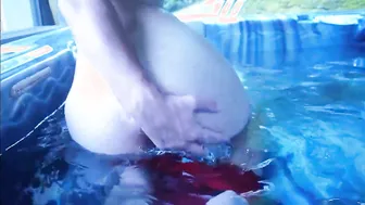 Amateur guy shows off his round bubble butt on webcam