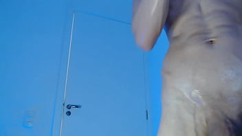 NAKED HOT GUY SHOWING ALL HIS BODY VEINS