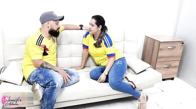 Mi vecina se vuelve muy ganosa y me pide que la folle y terminamos teniendo sexo y le doy mi Cum en las nalgas - Porno en Español