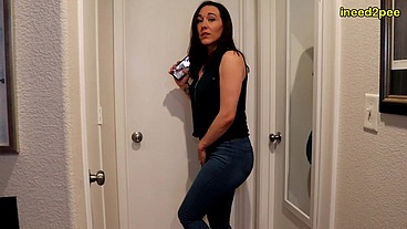 Sinn Sage peeing her tight jeans at restaurant