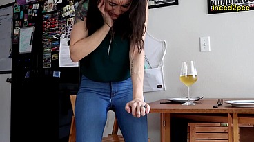 Sinn Sage peeing her tight jeans at restaurant