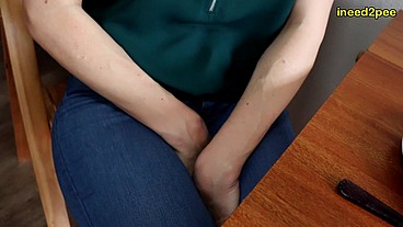 Sinn Sage peeing her tight jeans at restaurant
