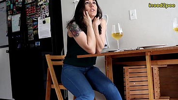 Sinn Sage peeing her tight jeans at restaurant