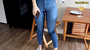 Sinn Sage peeing her tight jeans at restaurant