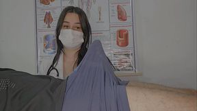 Enfermeira atende paciente com priapismo