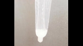 コンドーム内に大量射精②
