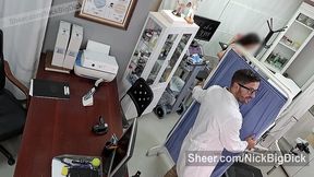 ginecologo cachondo se corre dentro del cono de esta preciosa chica virgen