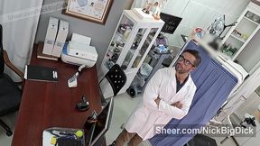 ginecologo cachondo se corre dentro del cono de esta preciosa chica virgen