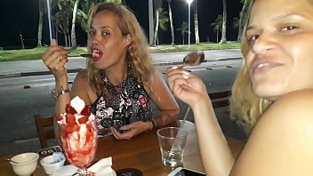 Levei duas meninas ninfomaniacas a jantar  na praia peixe !!! De sobremesa leite morno !!! El Toro De Oro - Paty Bumbum - Fada Mel