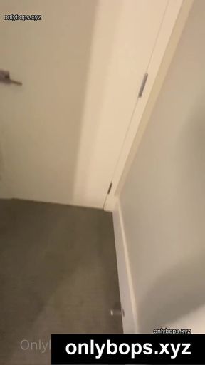 OnlyFans celebrity teen exposes her amateur side