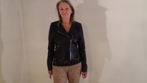 Grandma Is Sexy in Her Leopard Leggings