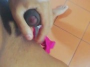 Voy a casa de mi novia para robarle un tanga y hacerme una paja con el
