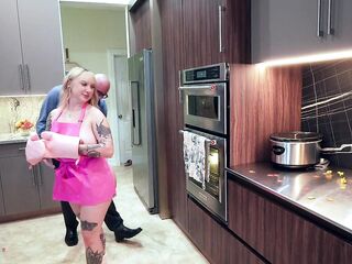 Introducing My MUCH AGED Boyfriend To My Parents On Thanksgiving! ~ Skylar Vox