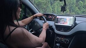 Dirigindo assistindo filme porno