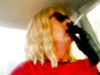 OLDER BLOND SMOKIN' VS120 MENTHOLS WITH CAT SUNGLASSES