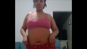 PUTINHA DAN&Ccedil_ANDO FUNK BEM GOSTOSO COM TES&Atilde_O FICOU PELADINHA JOGANDO A BUCETA PRO AR