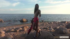 My Slender Long-hair GF Suddenly Gives Vent To Her Lust While We Are On the Beach