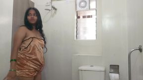 Desi Wife Filmed Taking Shower - Telugu Aunty