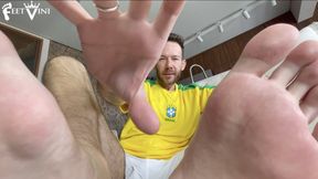 At the giant’s feet - Feet Vini (MP4-HD 1080p)
