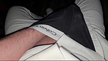 Deutscher Daddy wichst nach Feierabend mit praller Beule - PhantomGentX