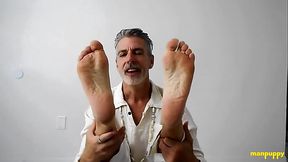 DILF Richard Lennox Shows Off His Feet In Yoga Session