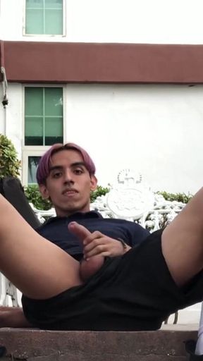 I found a blind spot in the parket sooo I decided to jerk off and feel the adrenaline that comes with doing hot stuff in public