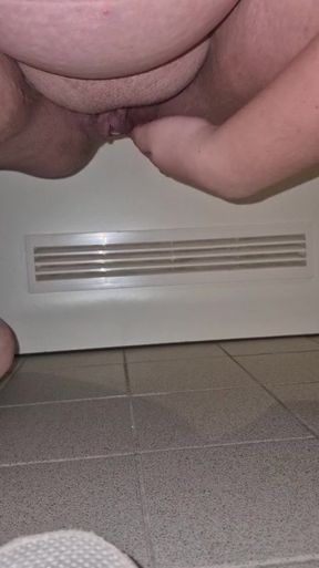 Curvy BBW enjoys wet masturbation with object insertion
