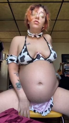 real orgasm // pregnant cow