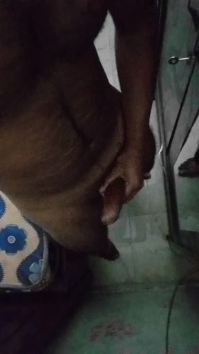 Dost Ki biwi ko yaad karke apne bedroom me lund pr oil lagake hilaya