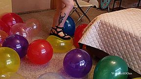 Vicky popping in sandals