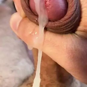 A solo maatrubate session with cum