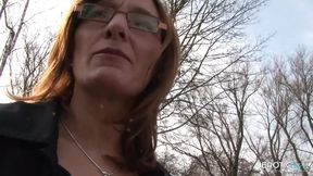 Super hot solo of a pretty mature woman with hot labia