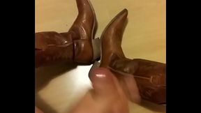 Cum on my pointed cowboy boots