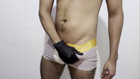 Masturb&aacute_ndome desnudo