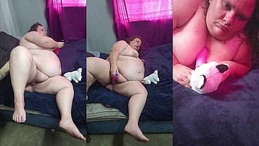 Solo milf stacy masterbate with pink vibrator , teddybear gets a blowjob