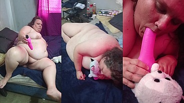 Solo milf stacy masterbate with pink vibrator , teddybear gets a blowjob