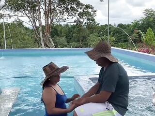 SCREWING WITH THE POOL CLEANER