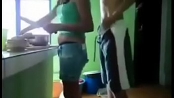 Marido sai e a mulher dar pro amigo dele na cozinha