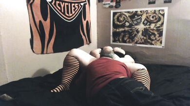 Old guy licks BBW pussy till she squirts