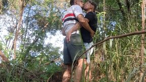 encontrei ele pela trilha e coloquei pra mamar - celular escondido