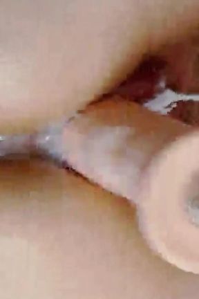 Sex Machine Brought Her to a Big Squirt