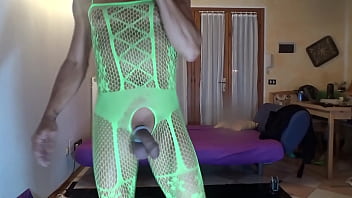 Extremeslut66 tanzt und spreizt ihr Arschloch